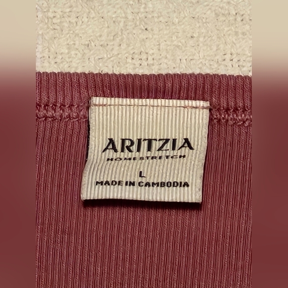 ARITZIA HomeStretch Rib V-Neck Waist Button-Up Top. Size Large. - Picture 11 of 16